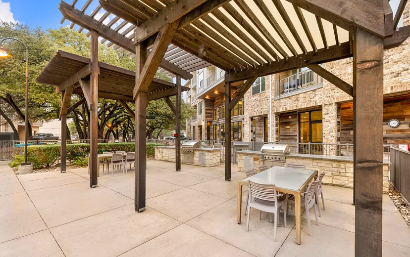patio at Everleigh Lakeline Apartments