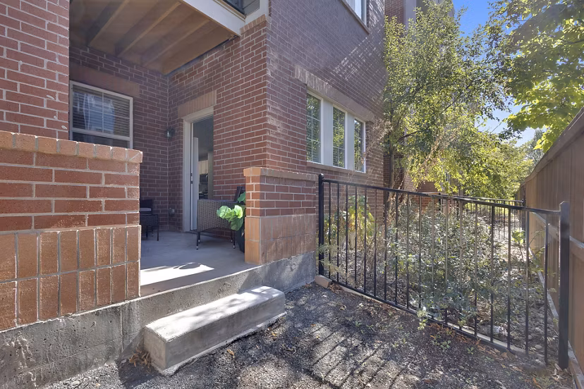 patio at Avia Lowry Apartments