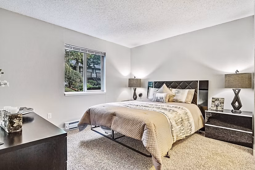 Cozy bedroom with modern furnishings at Kendall Ridge Apartments