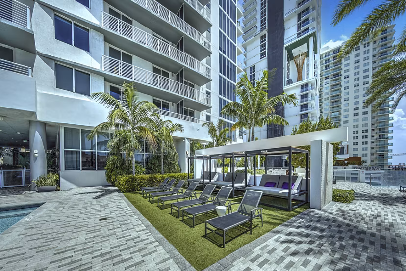 recreational area at Alluvion Las Olas Apartments 