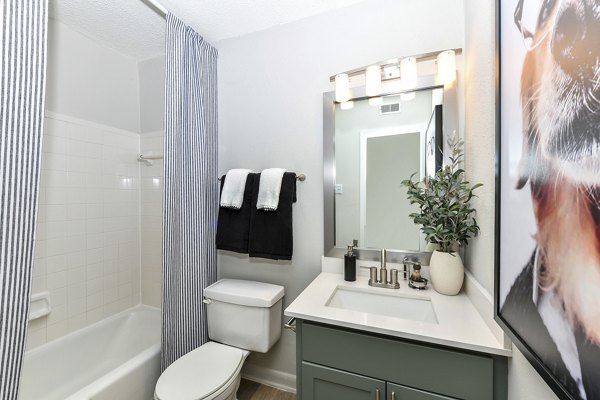 Modern bathroom featuring elegant fixtures at Avana Cumberland Apartments