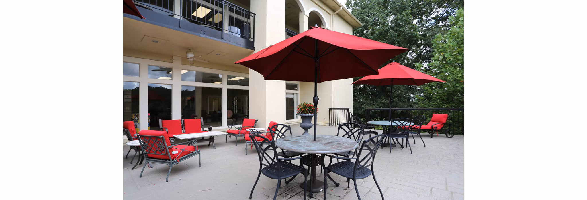 Outdoor patio with modern seating at Avana Cumberland Apartments