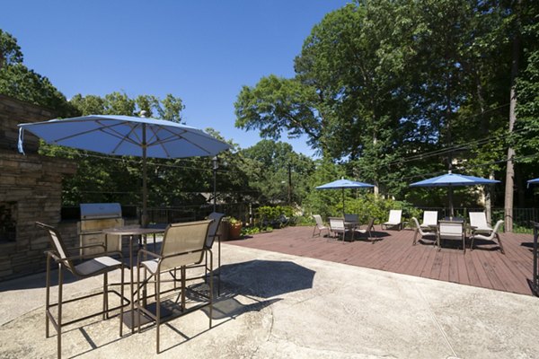 Outdoor grill area with modern seating at Avana Cumberland Apartments, offering a perfect spot for entertaining and relaxation