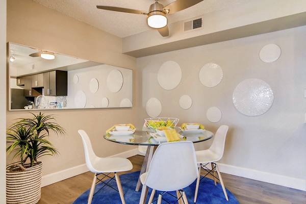 dining area at Tuscan Heights Apartments