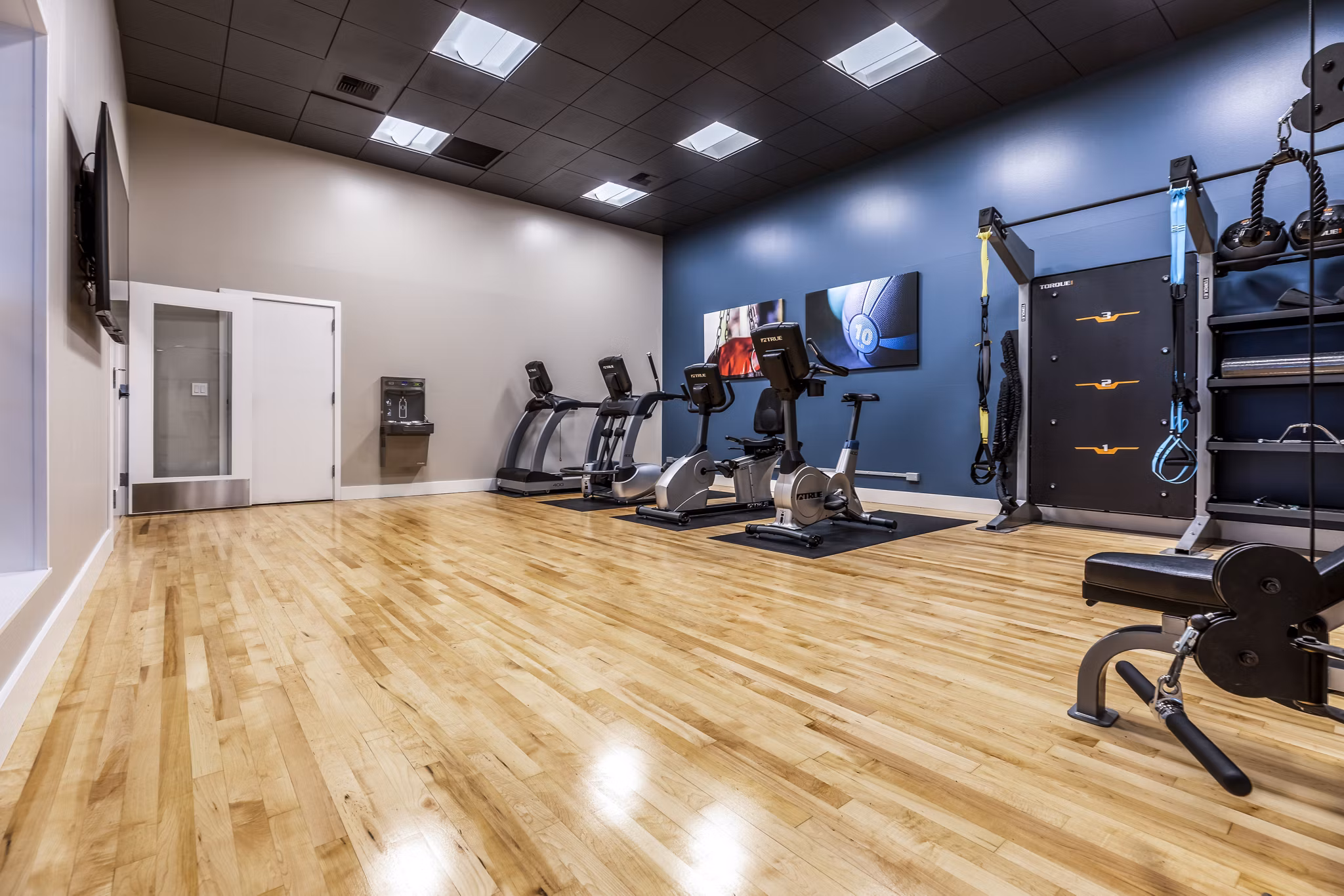 Fitness center with state-of-the-art gym equipment at Huntington Park Apartments
