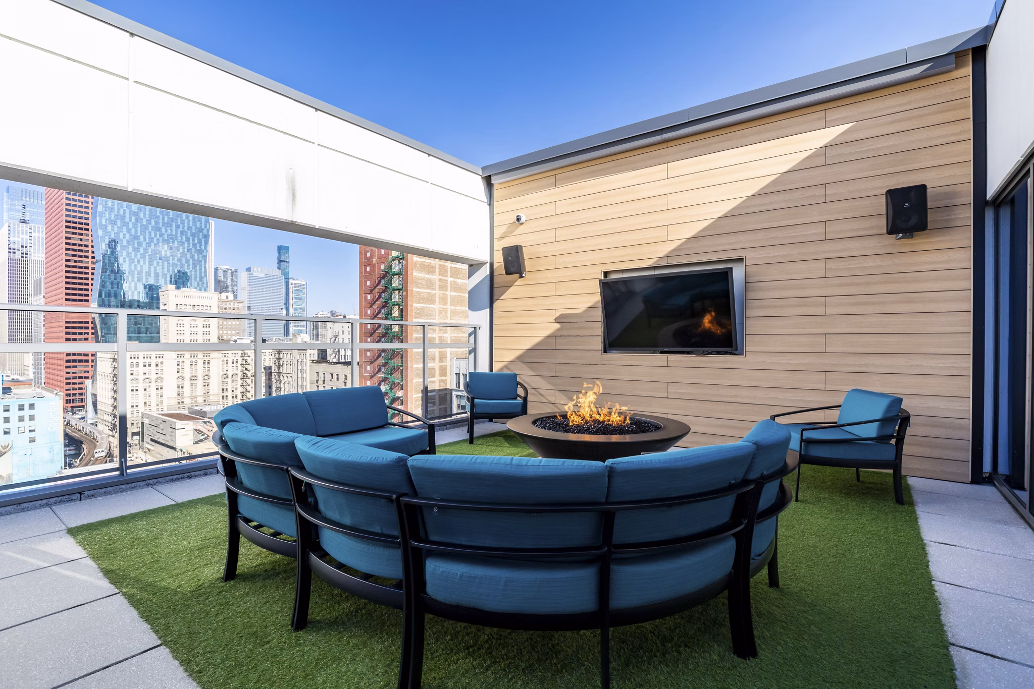 grill area at 30 East Apartments 