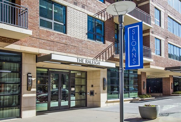 Raleigh at Sloans Lake: Modern apartment building in vibrant Denver neighborhood