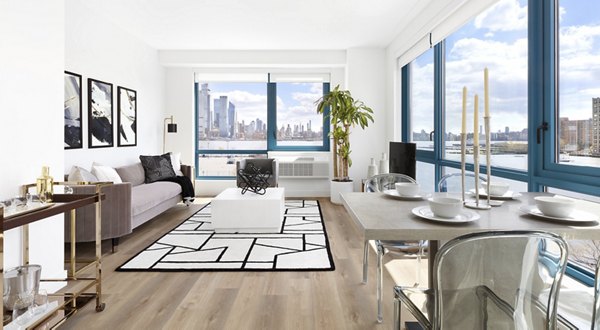 dining area at Hamilton Cove Apartments