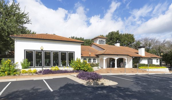Mesa Verde Apartments: Stylish of luxury apartments in vibrant Costa Mesa