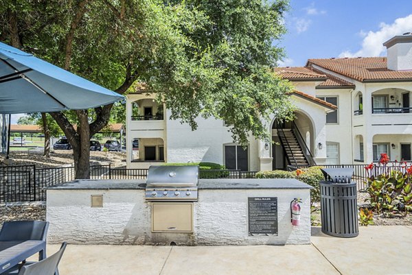 Outdoor grill area with modern patio seating at Mesa Verde Apartments, perfect for hosting gatherings and enjoying leisure time