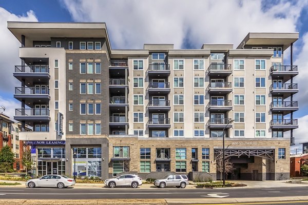 Bainbridge South End: Modern luxury apartment with landscaped gardens in vibrant Seattle neighborhood