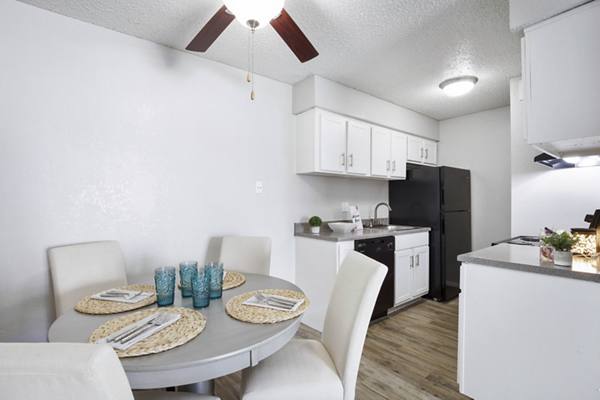 dining area at Woodland Trails Apartments