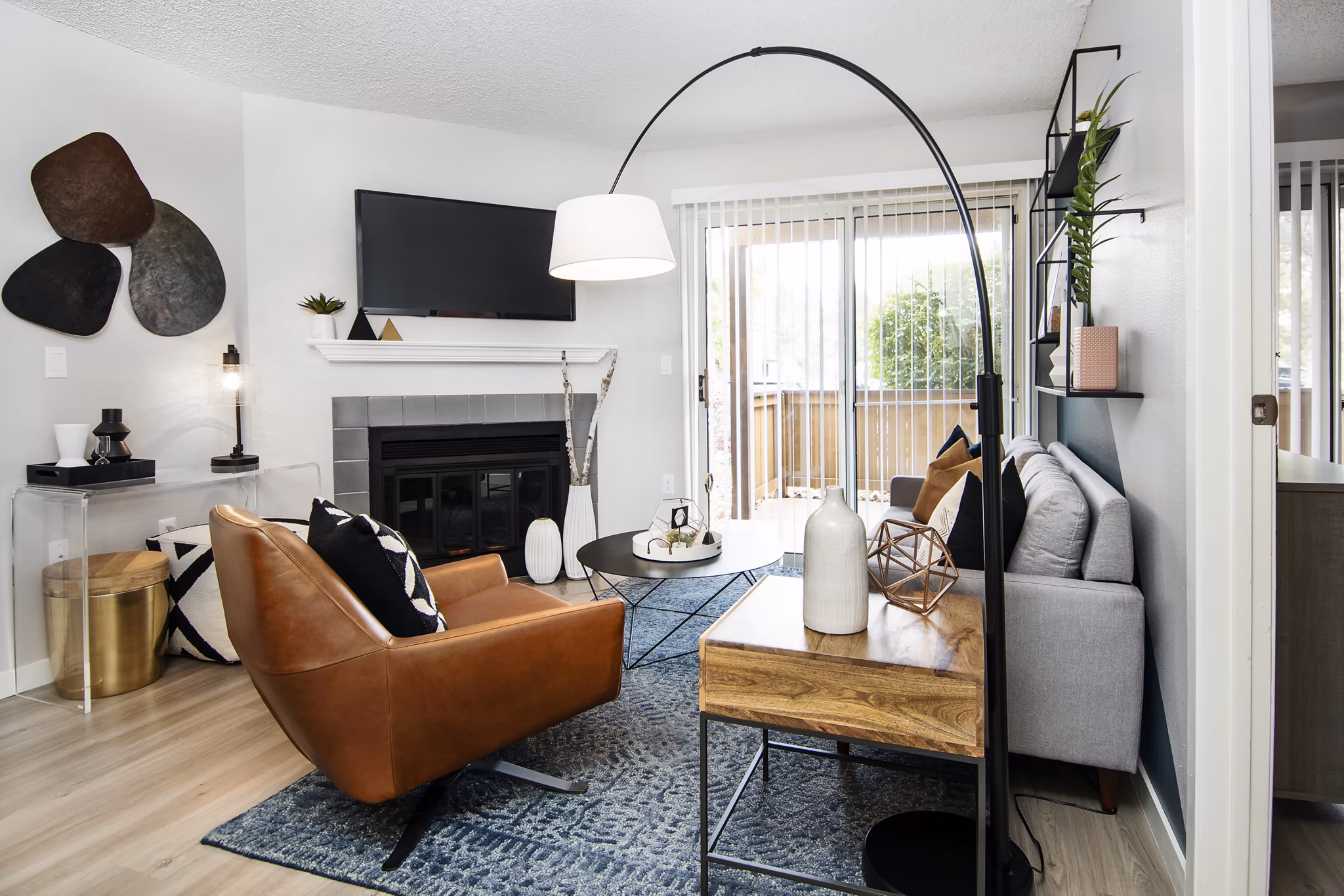 living room at Park at Canyon Ridge Apartments 