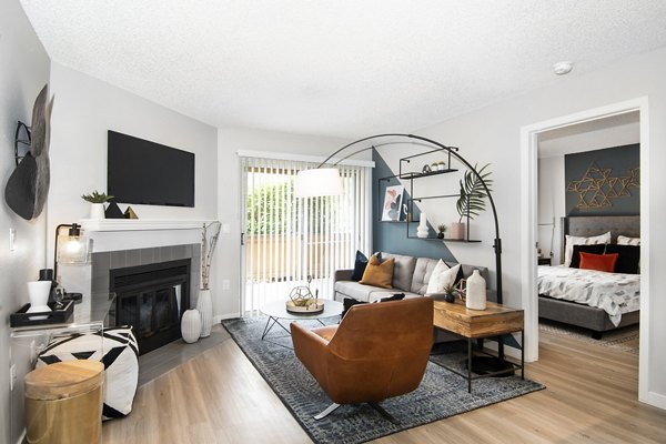 living room at Park at Canyon Ridge Apartments 