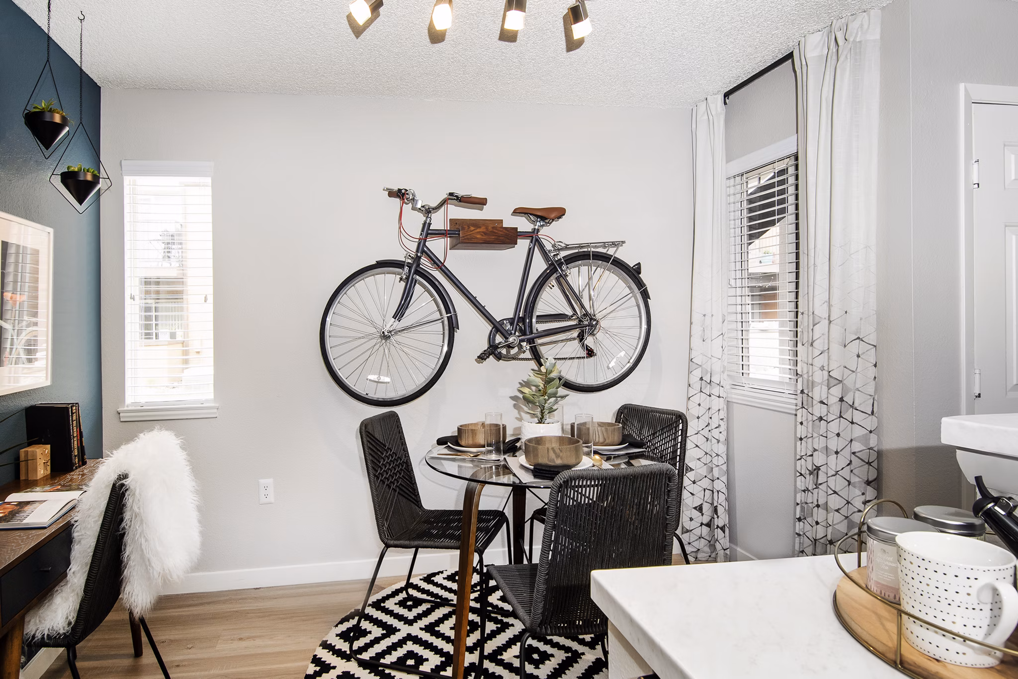 living room at Park at Canyon Ridge Apartments 