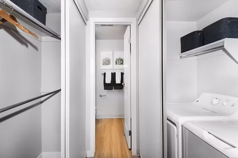 laundry facility at Park at Canyon Ridge Apartments 