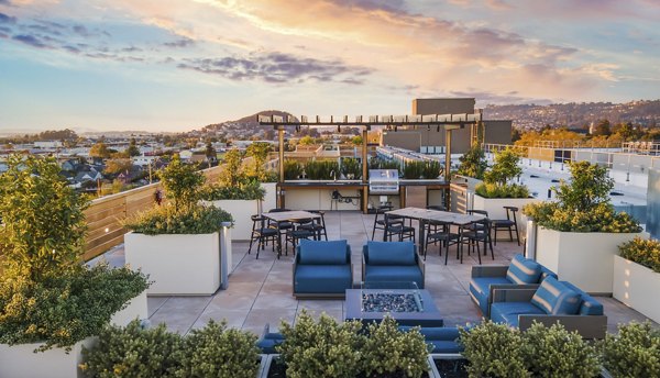 grill area/patio at Jones Berkeley Apartments