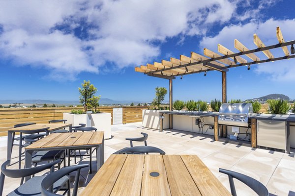 grill area/patio at Jones Berkeley Apartments