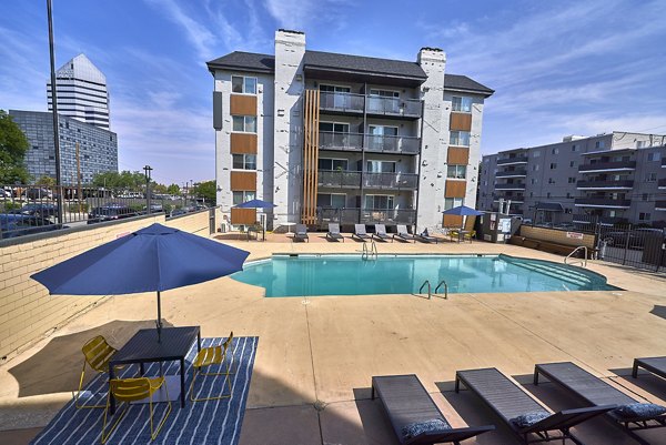 pool at Cambridge Place Apartments