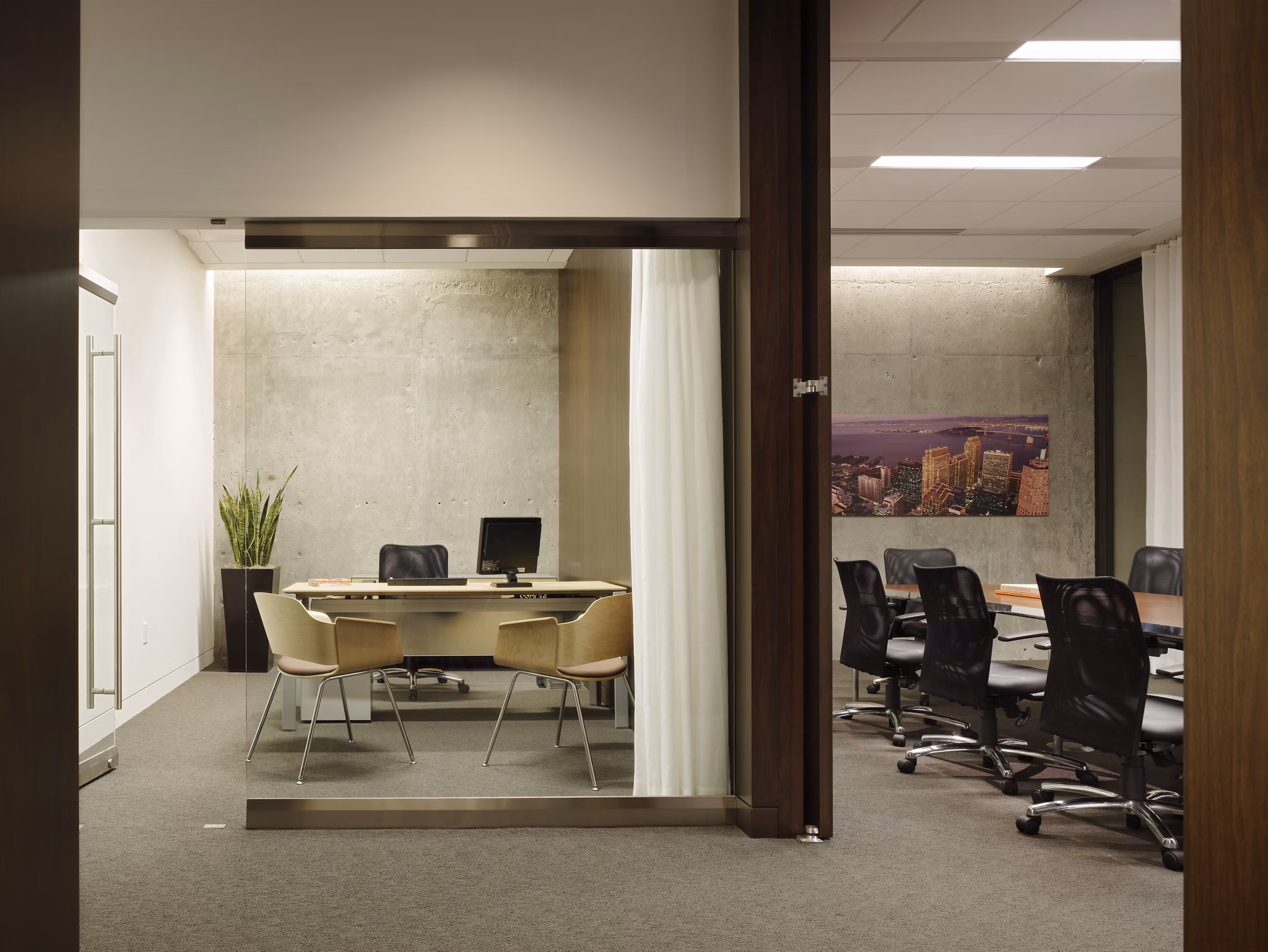 The Gateway Apartments: Modern meeting facility with sleek furnishings, ideal for professional gatherings in a luxury apartment setting