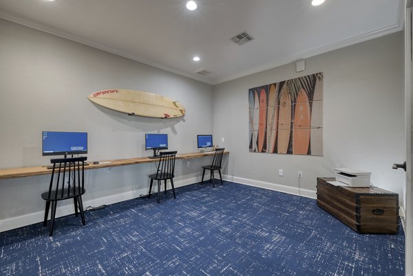 business center at Breakers Apartments