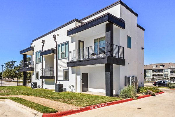 Rhythm Apartments: Contemporary of luxury high-rise in vibrant city setting