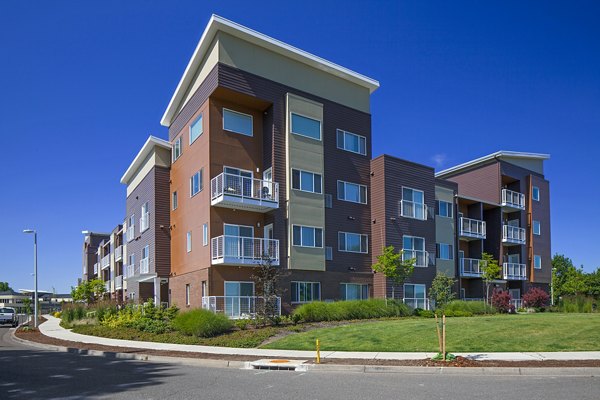 exterior at Riverwalk Apartments