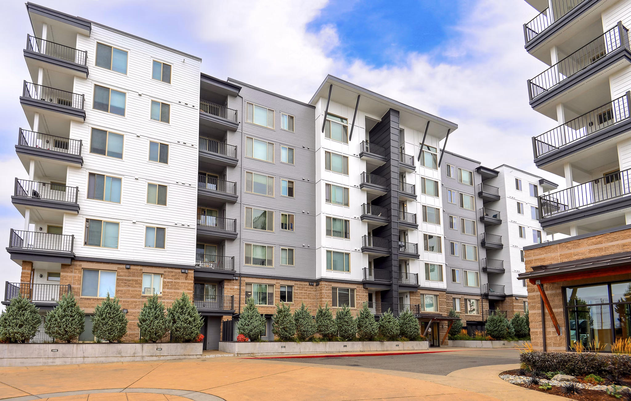 The Pacifica: Elegant luxury apartment in coastal San Diego