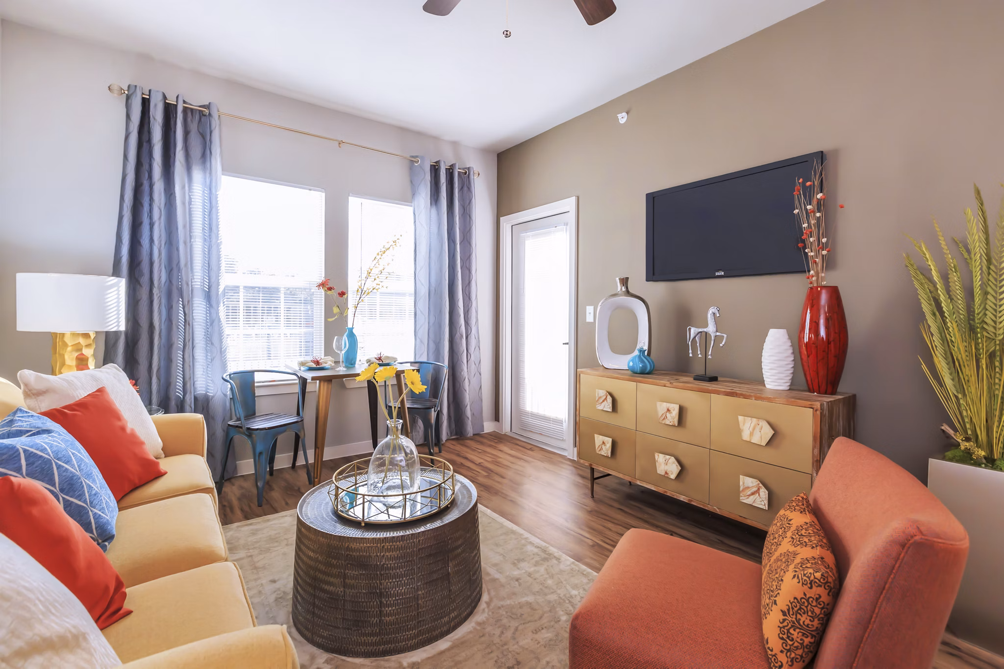 Elegant living room with modern decor in Vantage at Boerne Apartments
