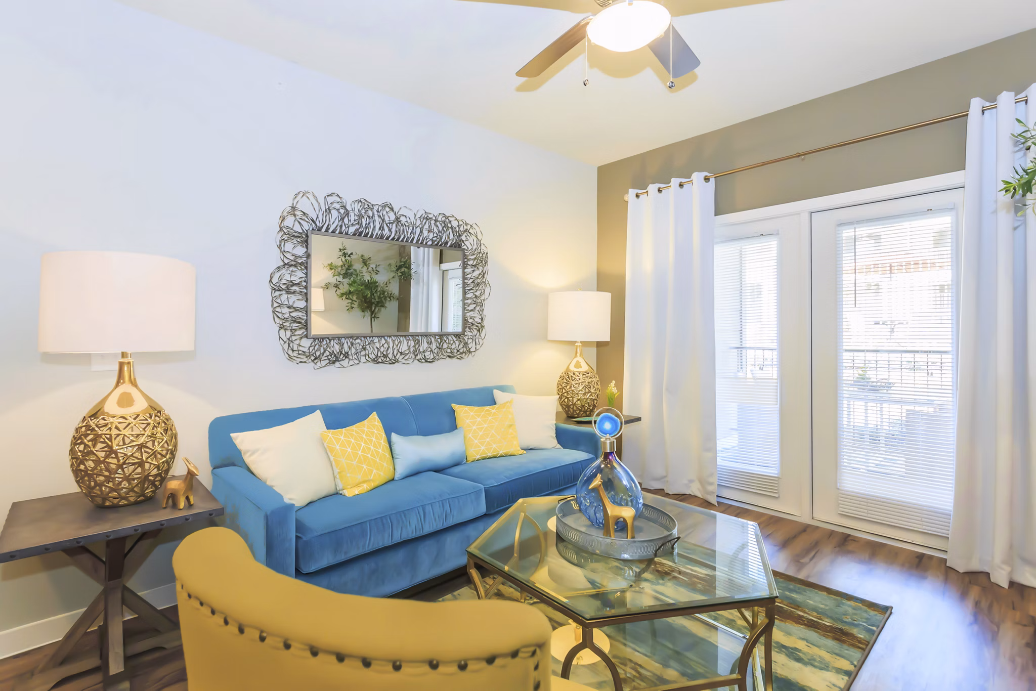 Modern living room with stylish furnishings in Vantage at Boerne Apartments