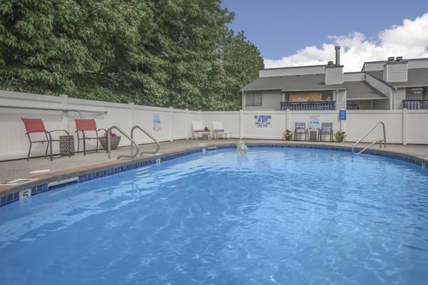 pool at Alvista Lake Meridian Apartments