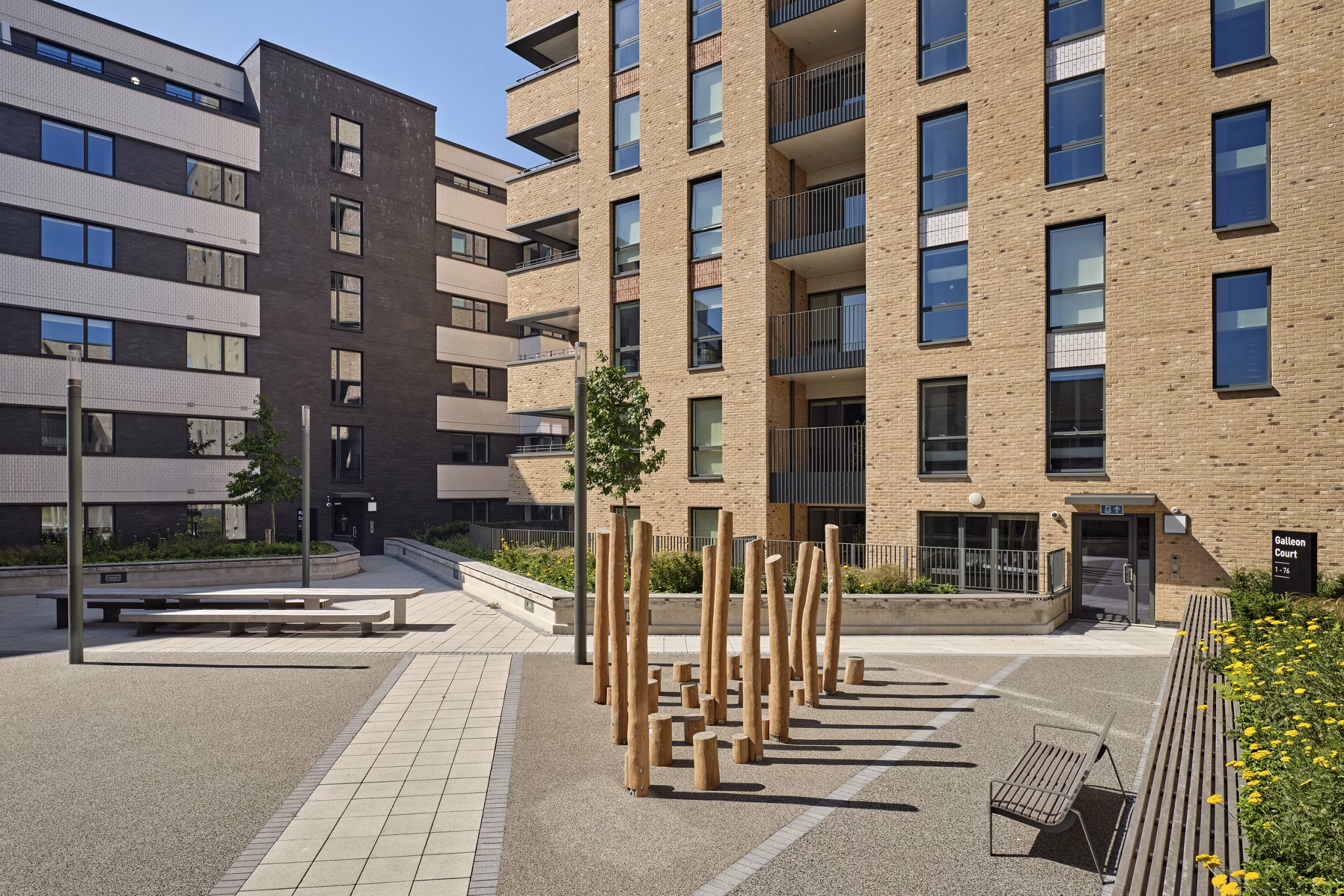 exterior courtyard area at Charter Place Apartments