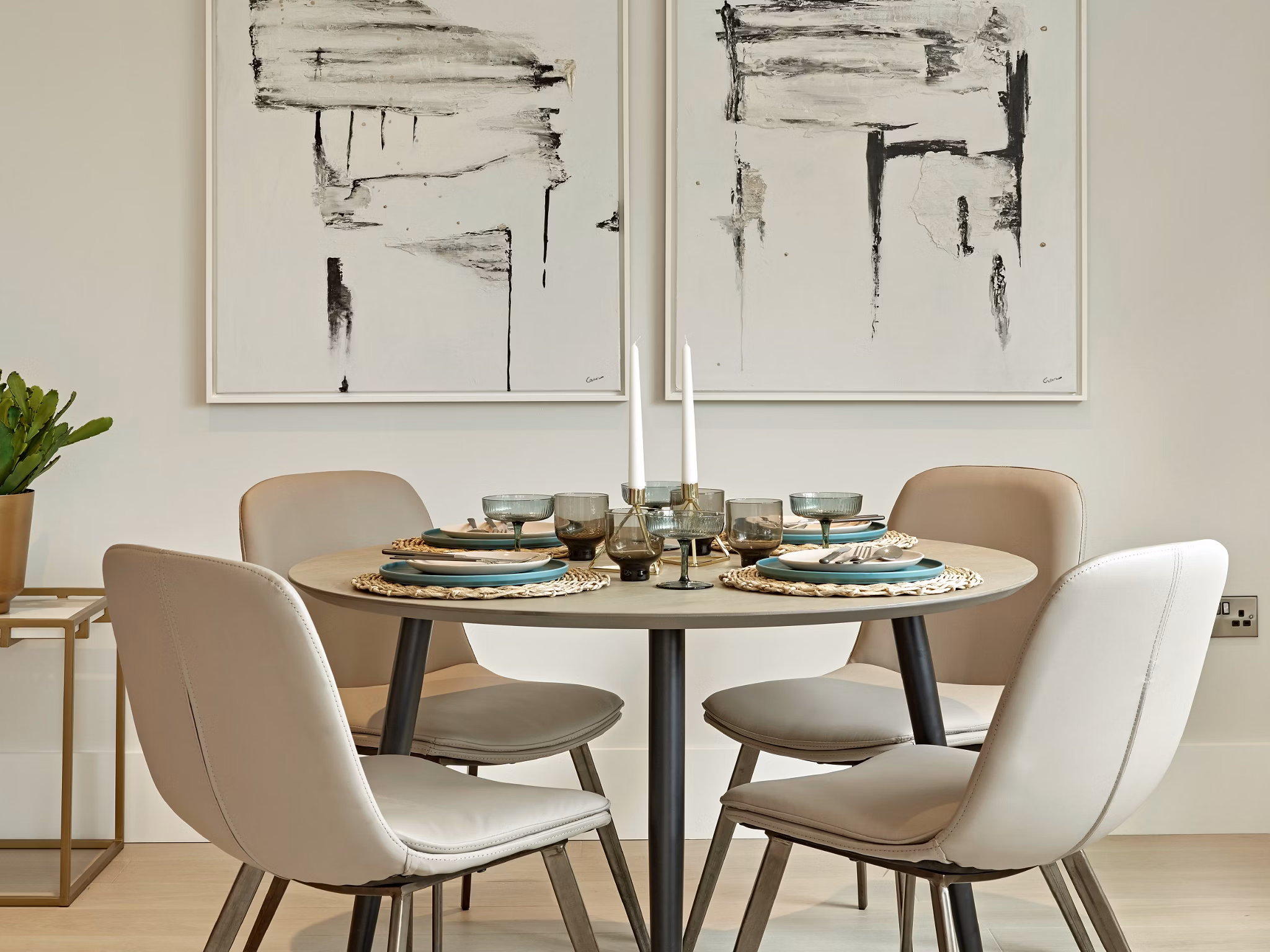 dining room at Charter Place