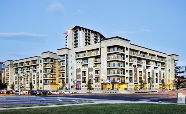 422 at the Lake: Contemporary luxury apartments with lakeside views