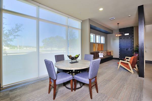 clubhouse meeting facility at 422 at the Lake Apartments