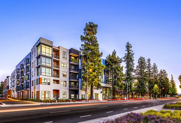 building/exterior at Savoy Apartments