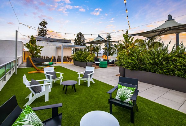 patio/balcony at Savoy Apartments