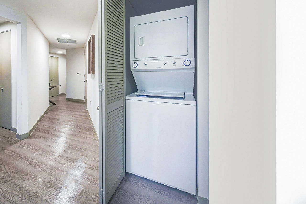 Laundry room at Navette On The Bay