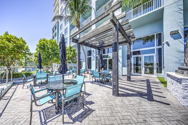 grill area/patio at Navette on the Bay Apartments
