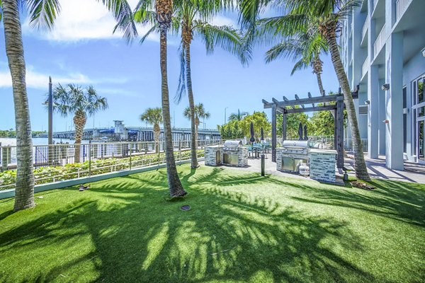 grill area/patio at Navette on the Bay Apartments