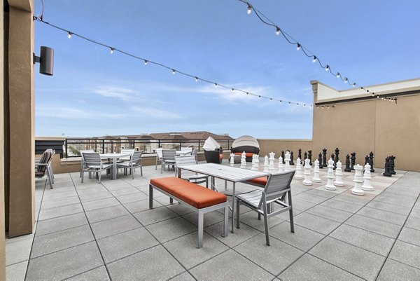 rooftop deck at Eastbank Riverwalk Apartments