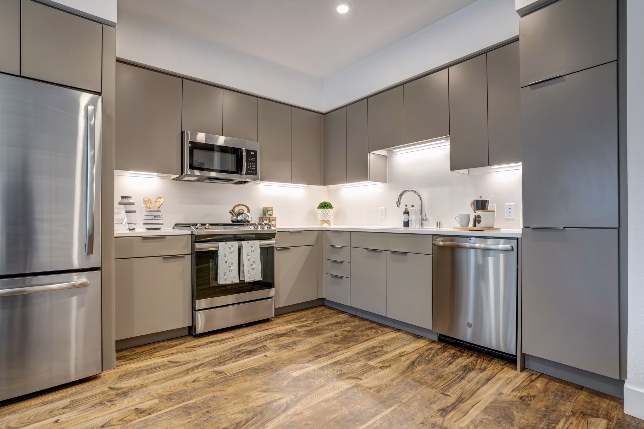 Contemporary kitchen with modern appliances at Lynhaven Apartments