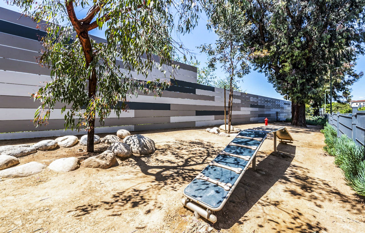 The Chadwick Los Angeles Ca 8 of 12