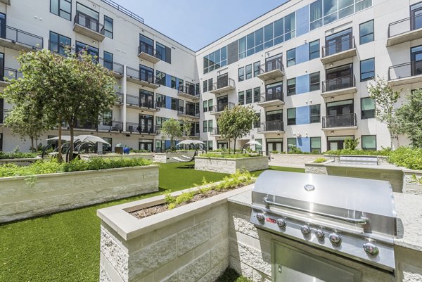 Outdoor grilling area with modern BBQ facilities at Eighteen25 Downtown Apartments