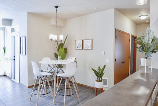 dining area at Diamond Rock Rentals