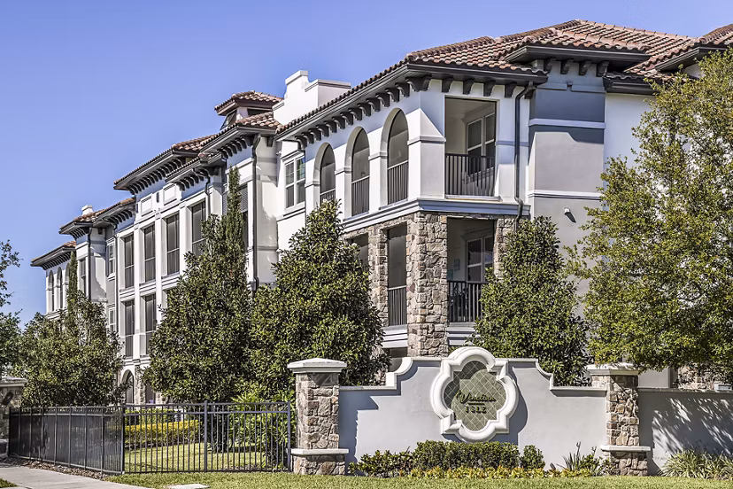 Venetian Isle Apartments: Modern waterfront apartments with lush landscaping in vibrant Orlando neighborhood