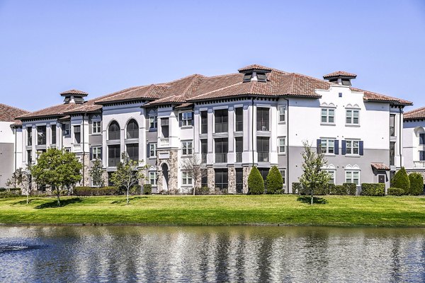 Venetian Isle: Elegant building at luxury apartments in Evansville