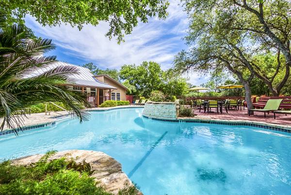 pool at Montecito (TX) Apartments