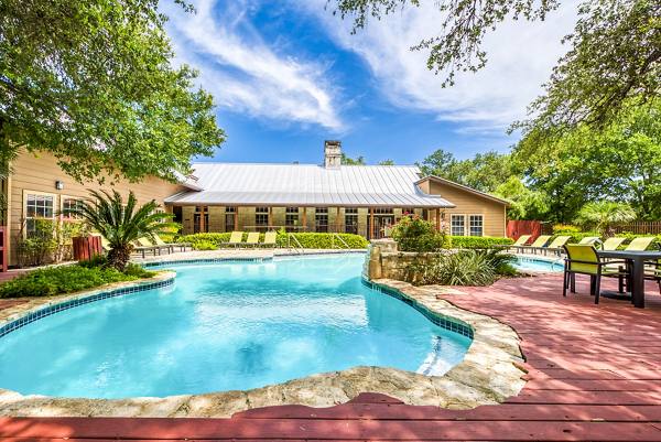 pool at Montecito (TX) Apartments