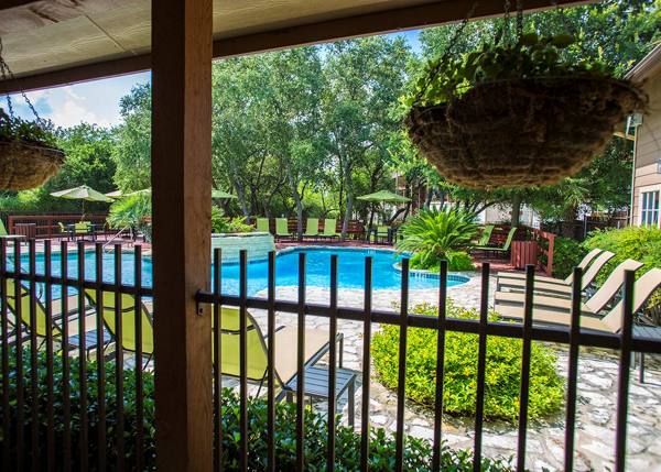 pool at Montecito (TX) Apartments